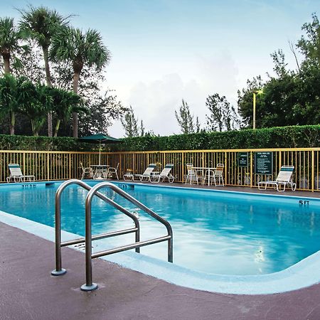 La Quinta Inn By Wyndham West Palm Beach - Florida Turnpike מראה חיצוני תמונה