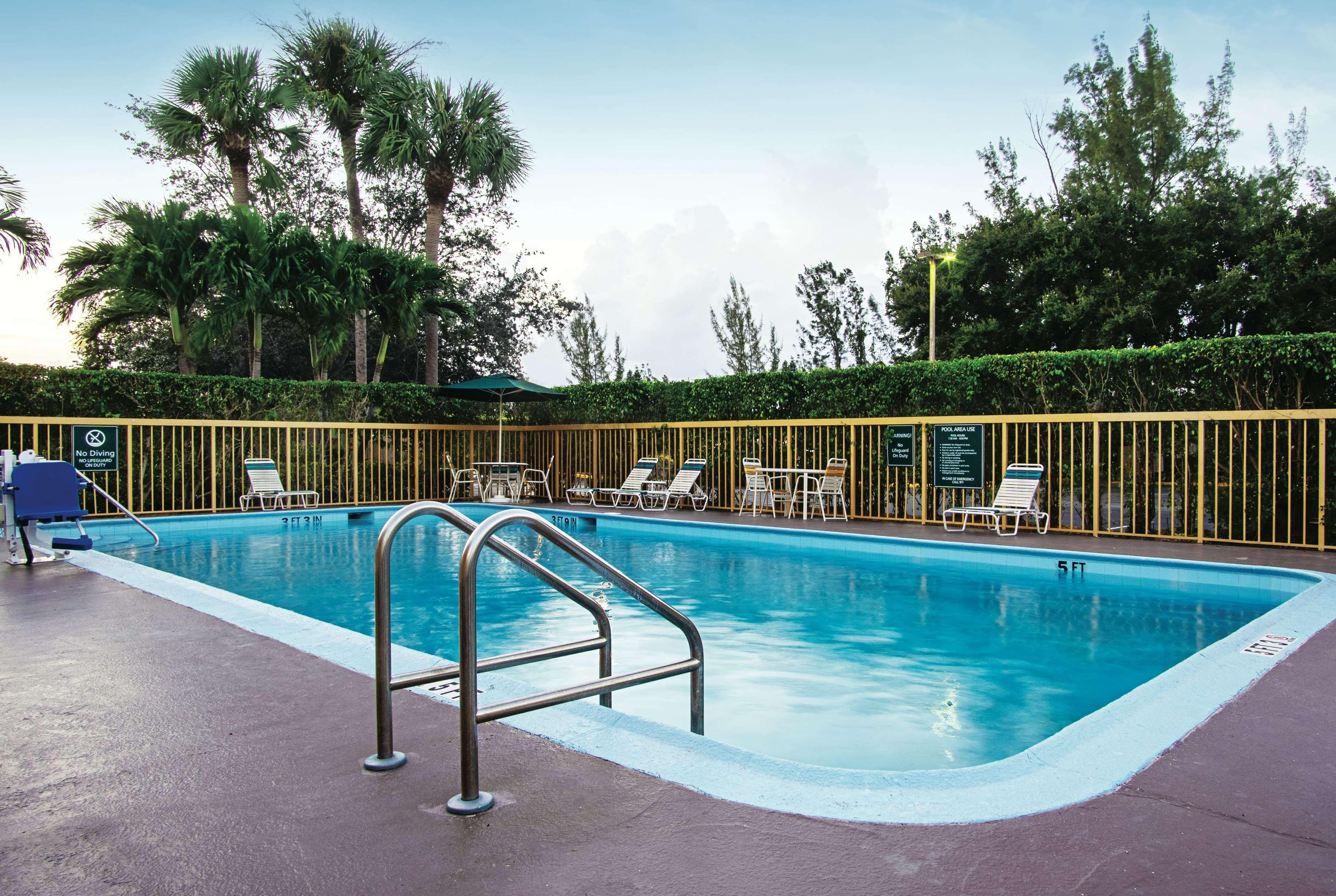 La Quinta Inn By Wyndham West Palm Beach - Florida Turnpike מראה חיצוני תמונה